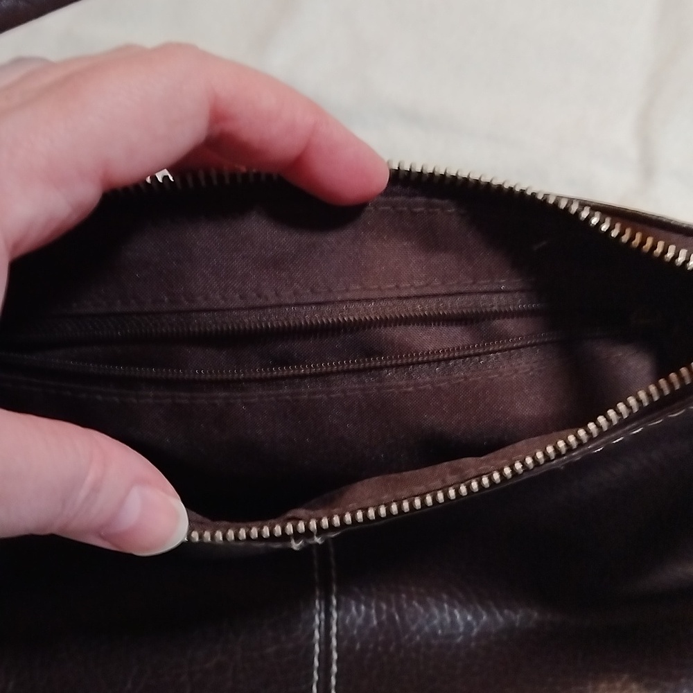Rich Brown Bag / Purse with Zipper Closure and Elongated Shape - Picture 7 of 9